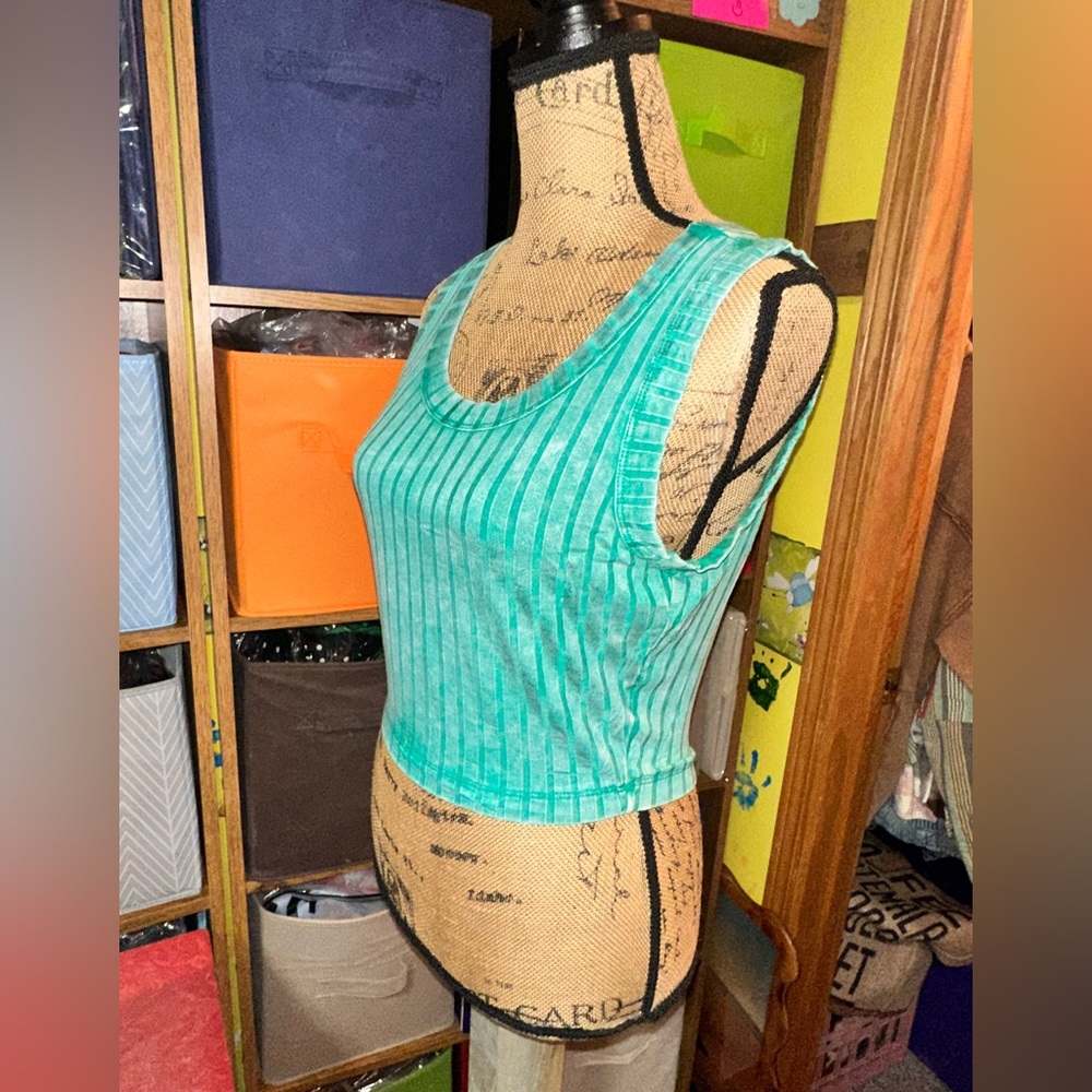 ZENANA💚🐢Green Ribbed Crop Top - Picture 5 of 10